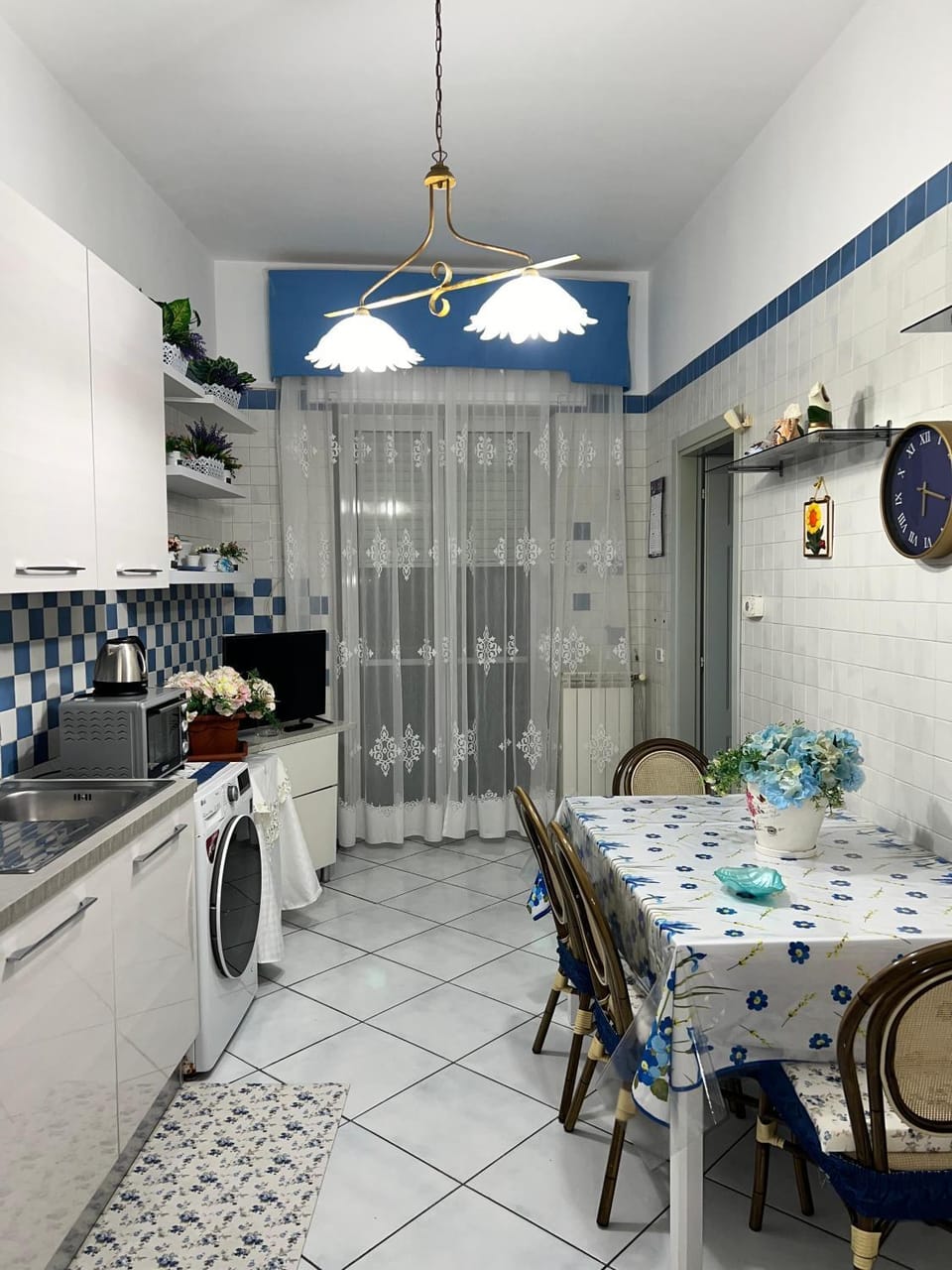 Kitchen or kitchenette, Dining area, stove