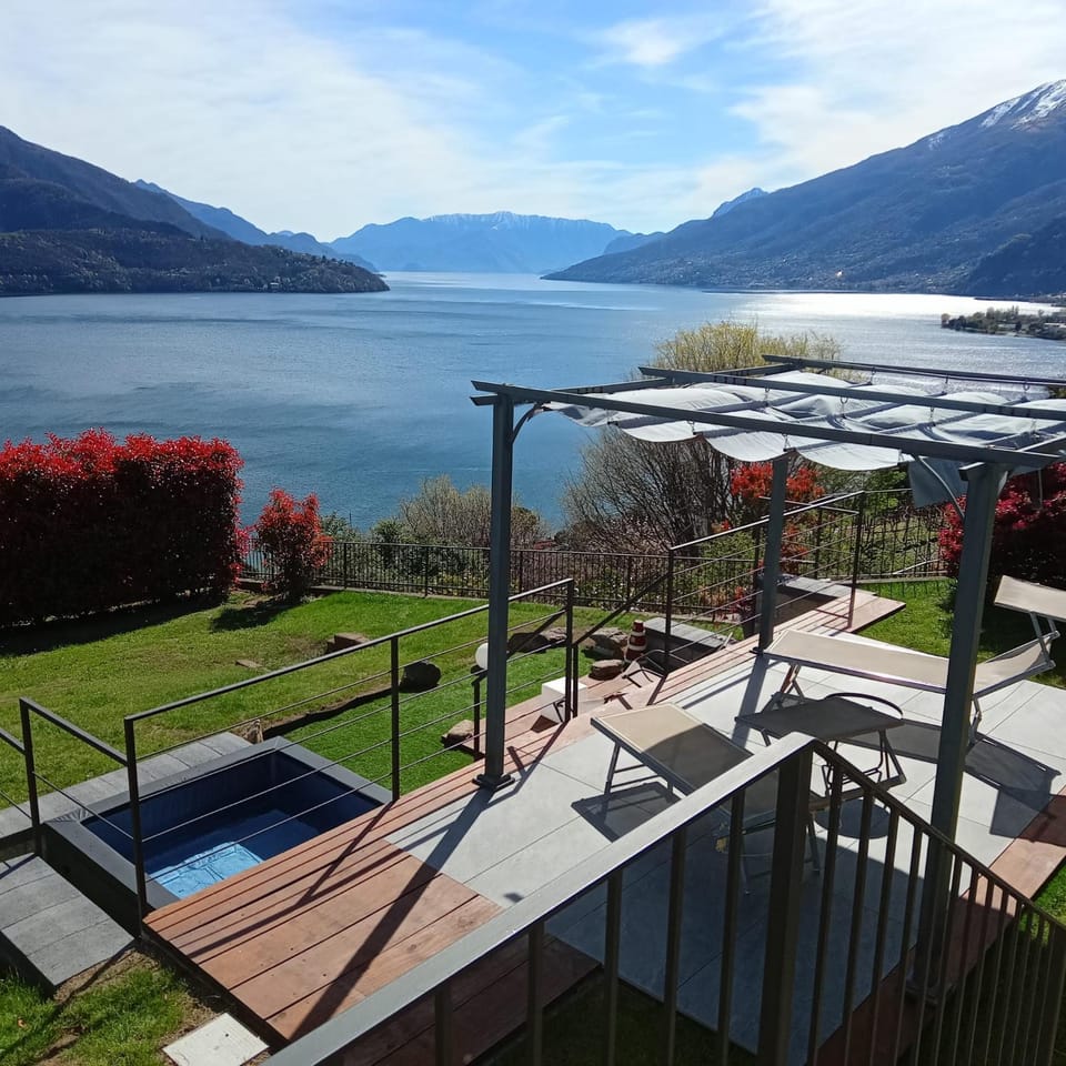 Natural landscape, View (from property/room), Lake view, Mountain view, sunbed