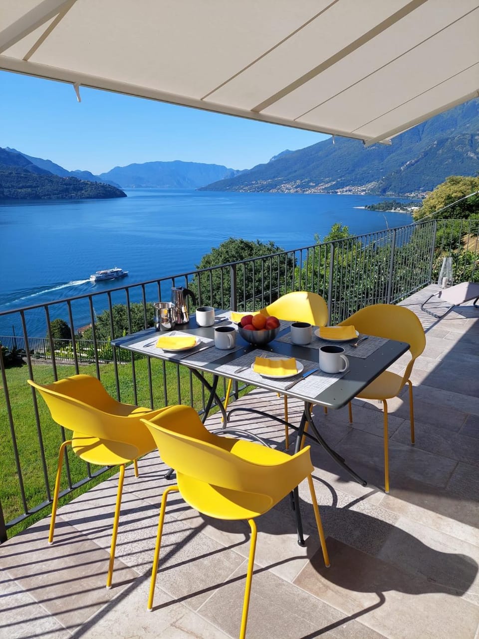 Natural landscape, View (from property/room), Balcony/Terrace, Lake view, Mountain view