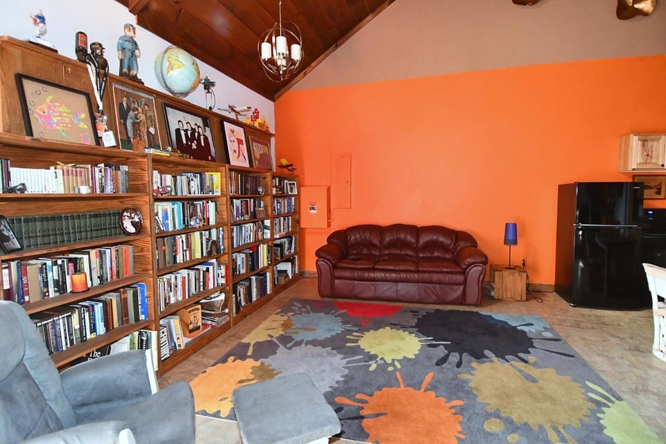 Library, Living room, Seating area