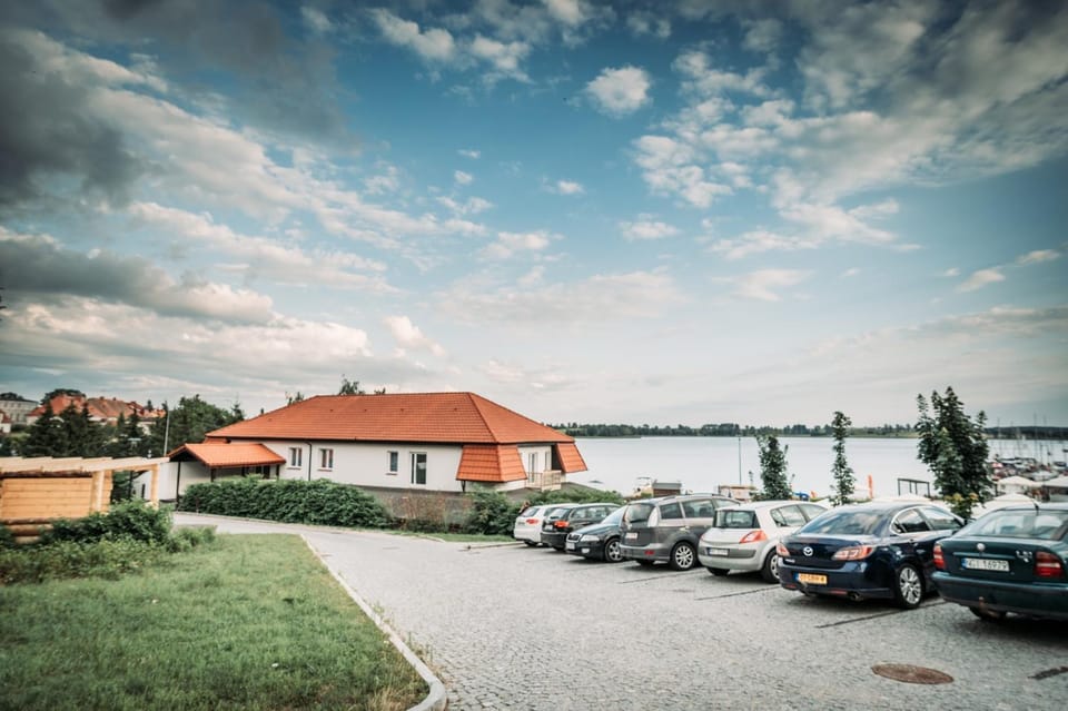 Property building, Neighbourhood, Natural landscape, Lake view, Location, Parking