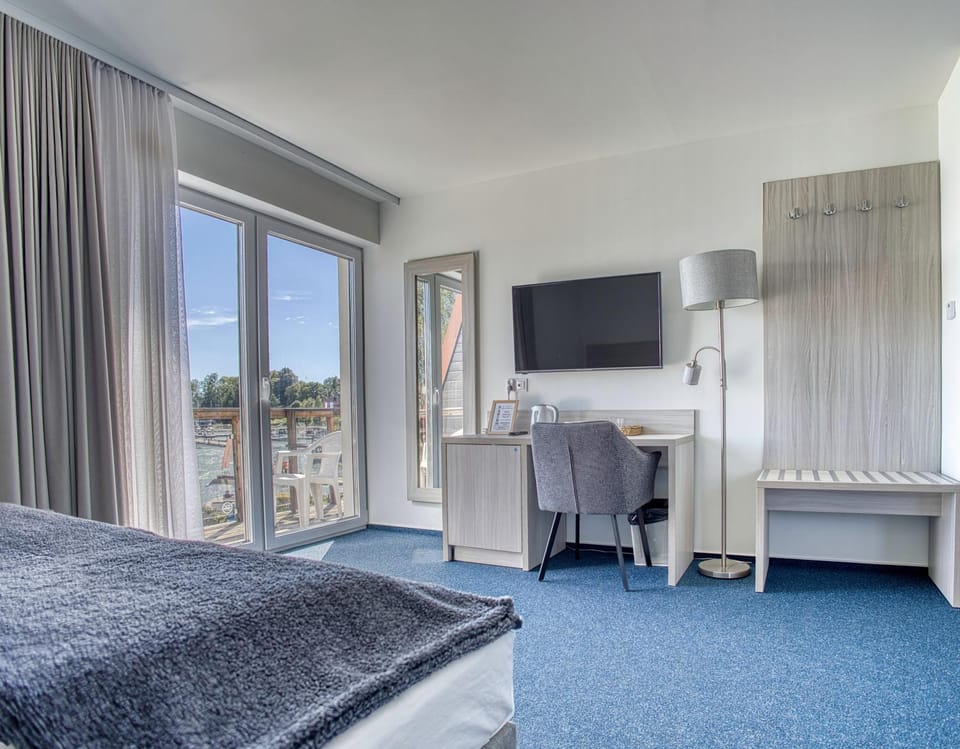 Bed, View (from property/room), Photo of the whole room, Bedroom