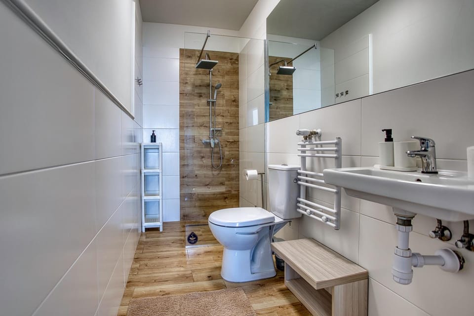 Shower, Toilet, Bathroom