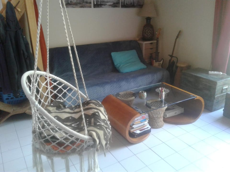 grand studio de plein-pied quartier calme proche centre House in Pays de la Loire