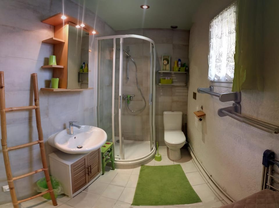 Shower, Bathroom, Decorative detail, storage, washing machine