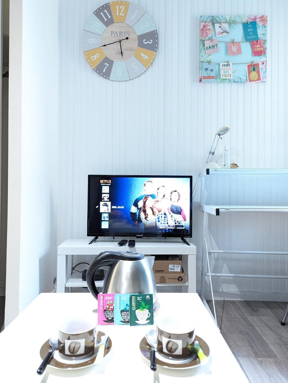 Seating area, Dining area, concierge