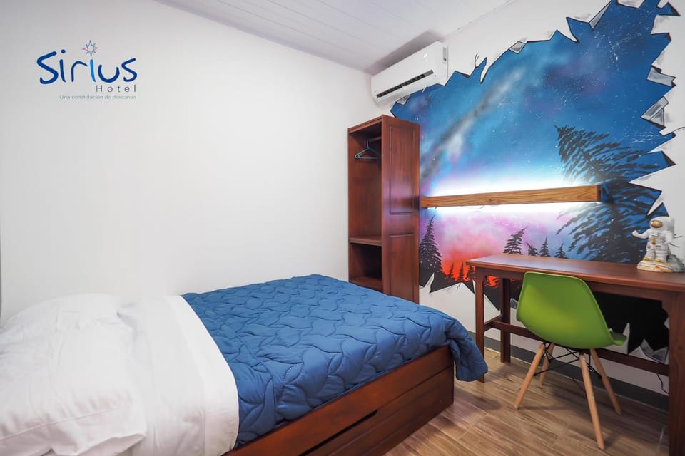 Bed, TV and multimedia, Photo of the whole room, Bedroom, hair dresser, room service, air conditioner