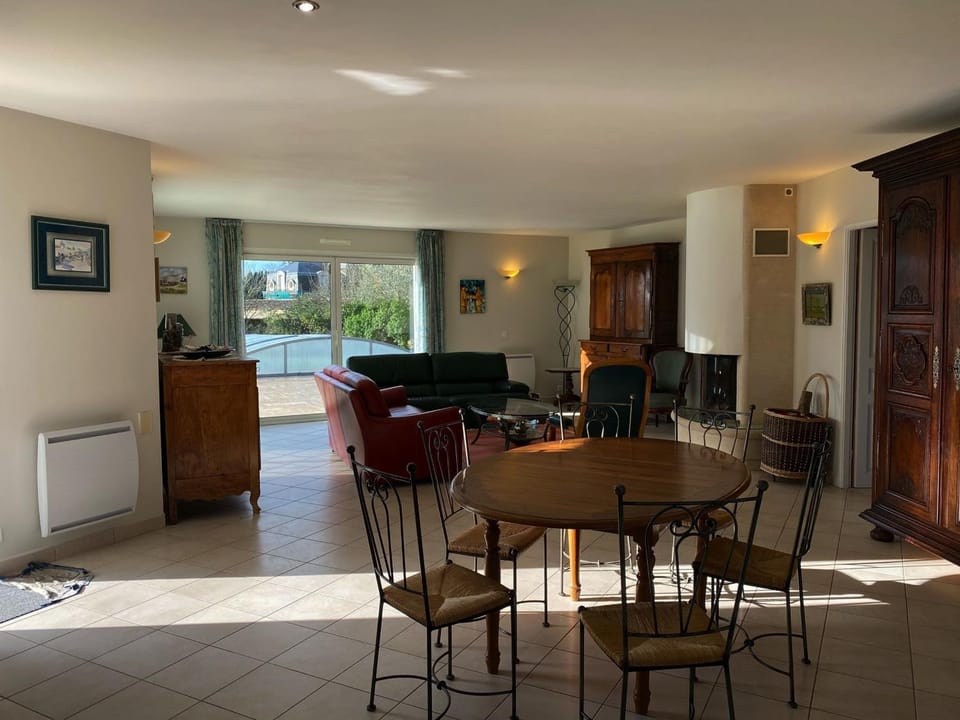Maison Familiale avec Piscine Privée et Parking à Angles - FR-1-336-120 House in Pays de la Loire