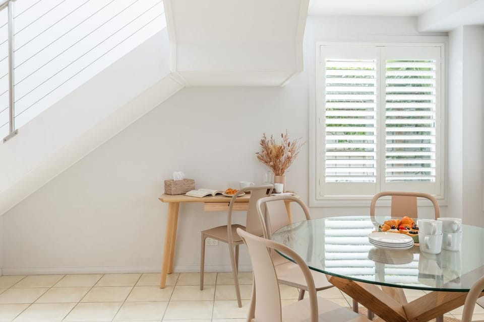 Sandcastles 1, 8 Ala Moana Way - air conditioned townhouse with Wi-Fi and Complex Pool House in Fingal Bay
