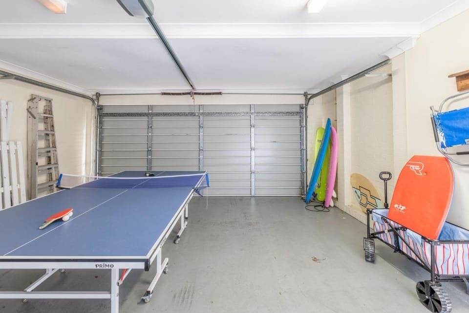 Sandcastles 1, 8 Ala Moana Way - air conditioned townhouse with Wi-Fi and Complex Pool House in Fingal Bay