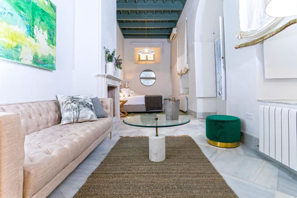 Bed, Living room, Photo of the whole room, Seating area, Bedroom