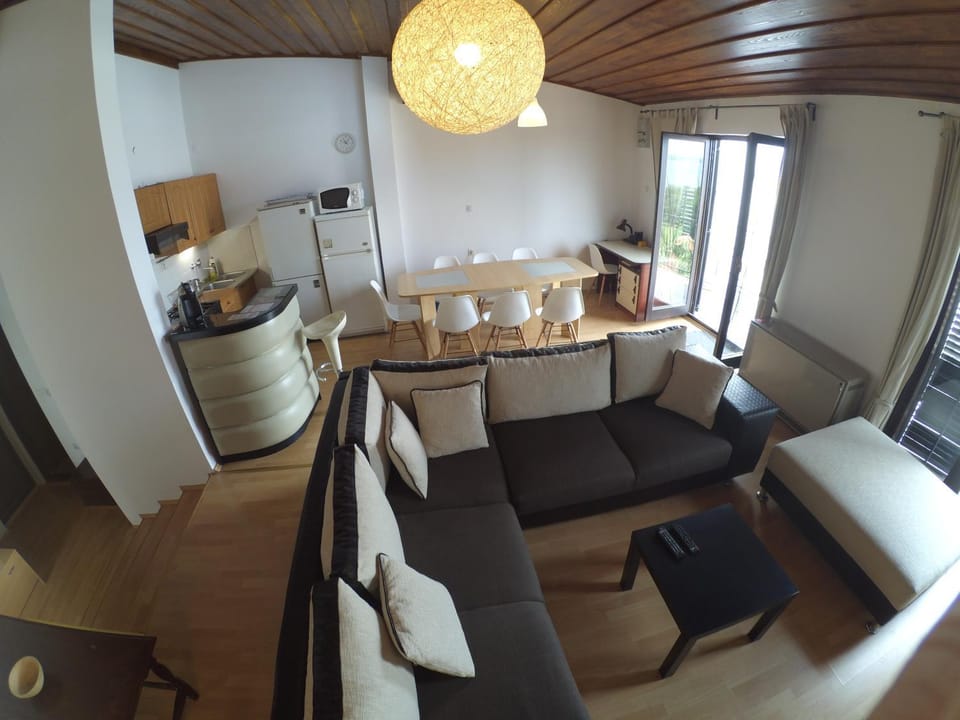 Kitchen or kitchenette, Living room, Dining area