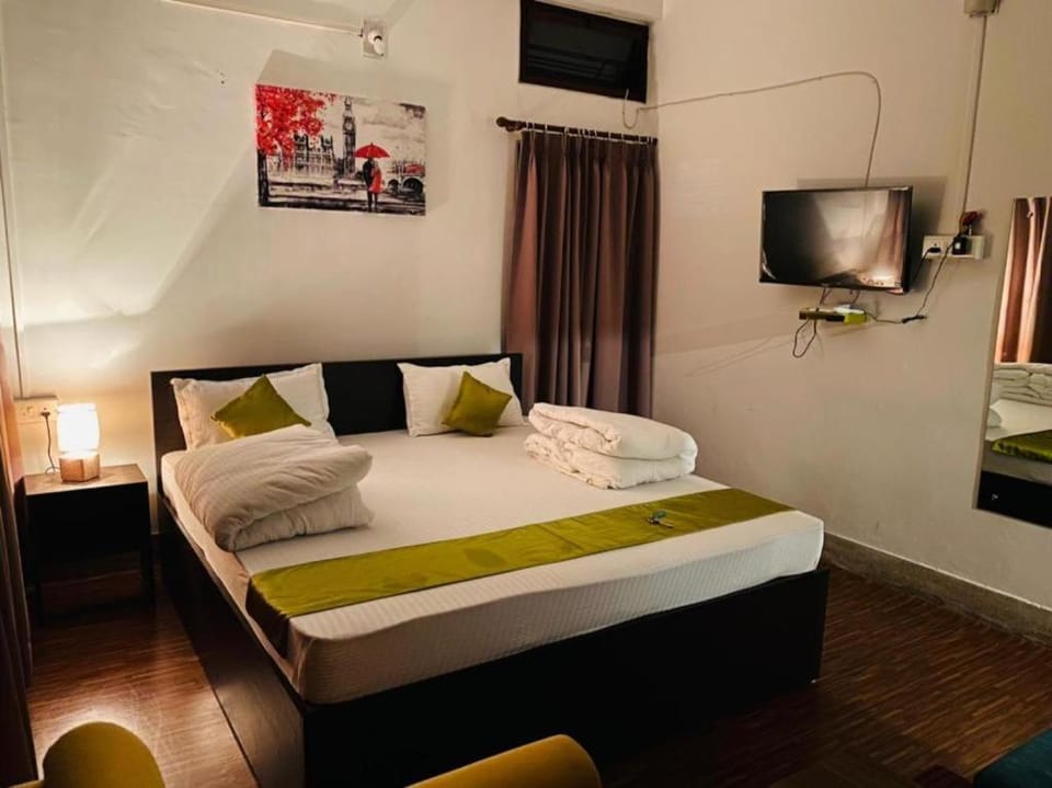 Communal lounge/ TV room, Bed, TV and multimedia, Photo of the whole room, Evening entertainment, Bedroom