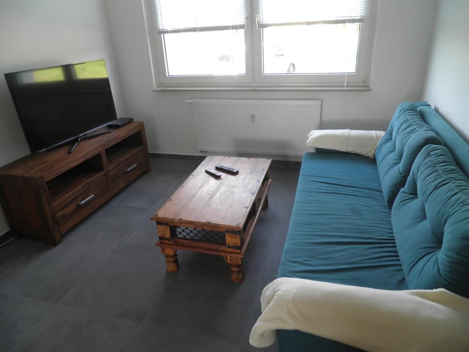 Communal lounge/ TV room, TV and multimedia, Seating area