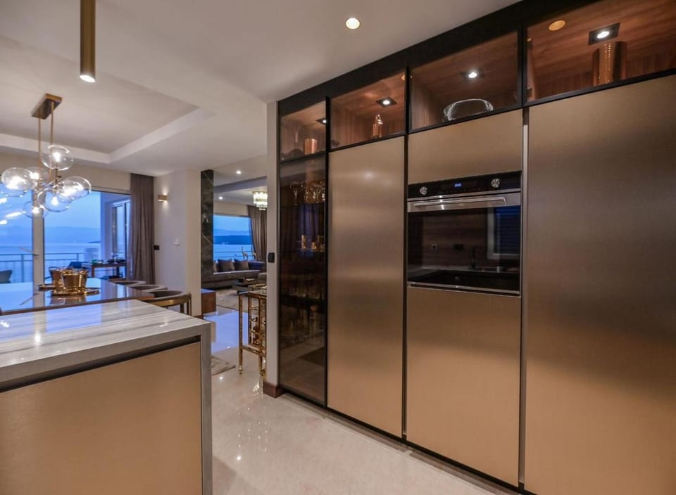 Kitchen or kitchenette, Sea view
