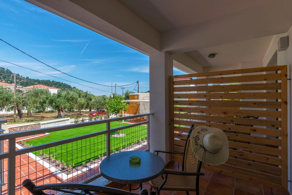 Balcony/Terrace, Garden view