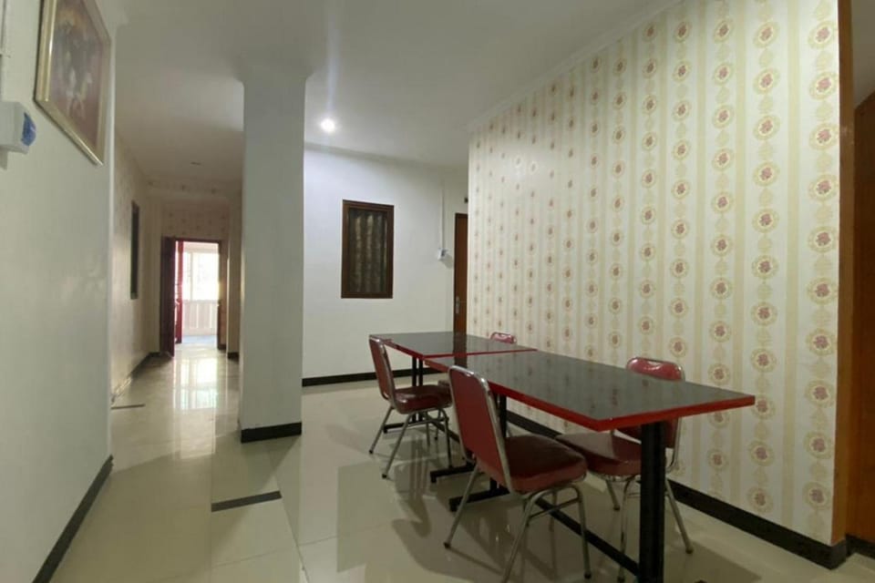 RedDoorz Plus @ Rawamangun Hotel in Jakarta