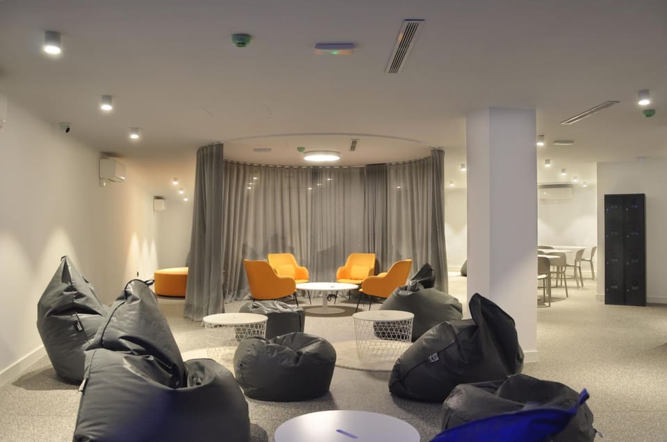 Communal lounge/ TV room