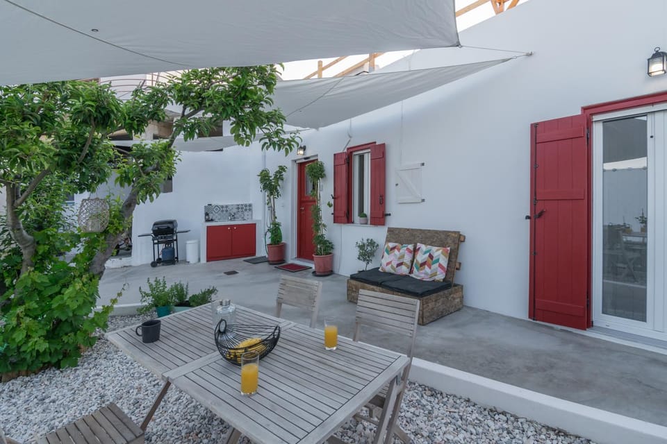 Facade/entrance, Garden