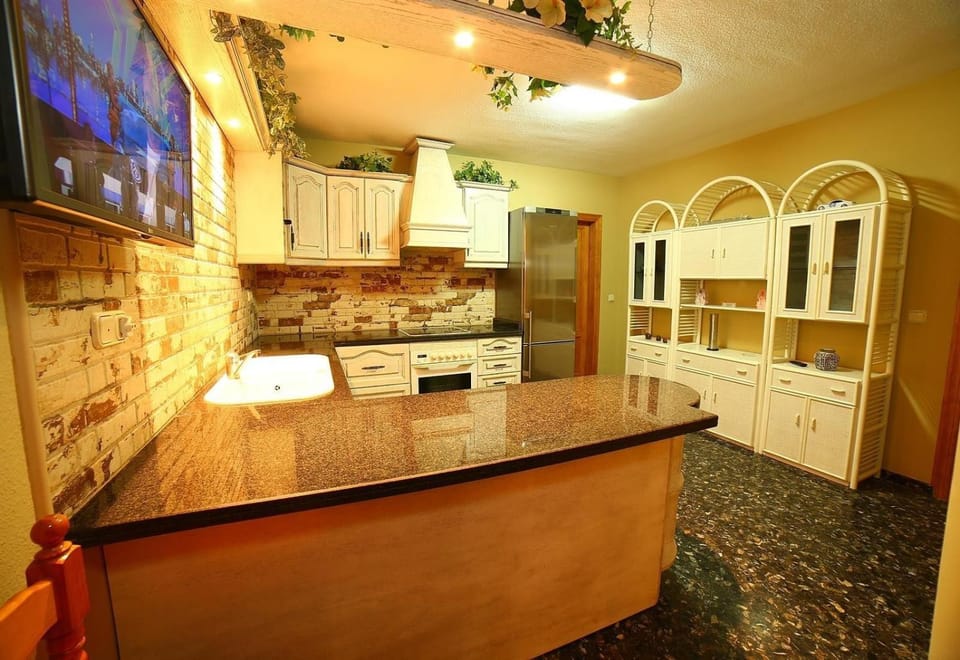 Kitchen or kitchenette, Living room