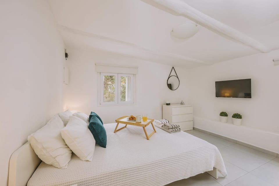 Bed, TV and multimedia, Photo of the whole room, Bedroom, Family, Family