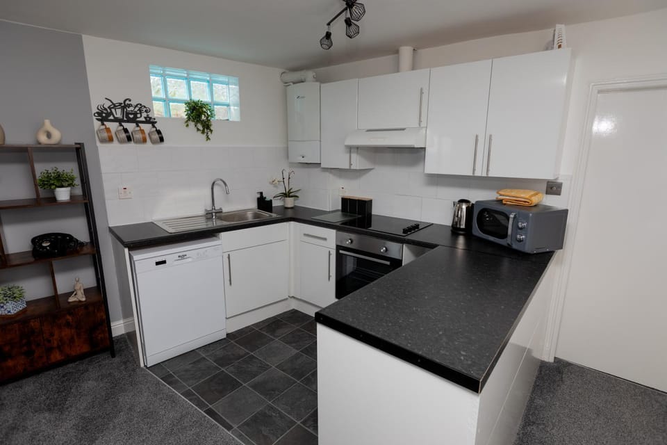 Lighthouse View - Amazing sea and beach view - Free Sky TV including Sports and Movies - Fast WIFI - Free Private Parking Apartment in Scarborough