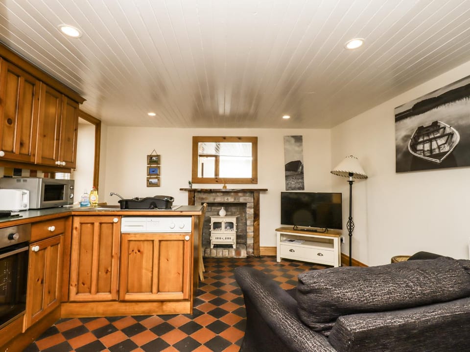 2 Burnside Place House in Kirkcudbright