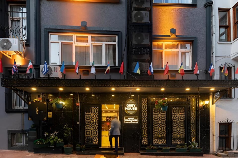 Property building, Facade/entrance, Night