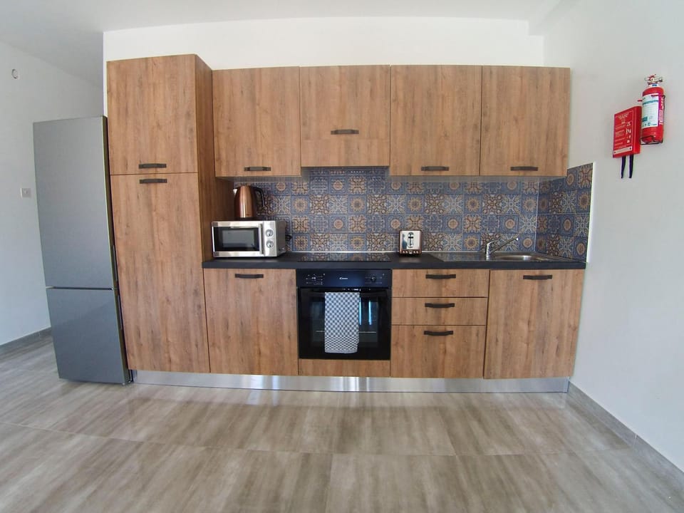 Kitchen or kitchenette, Communal kitchen