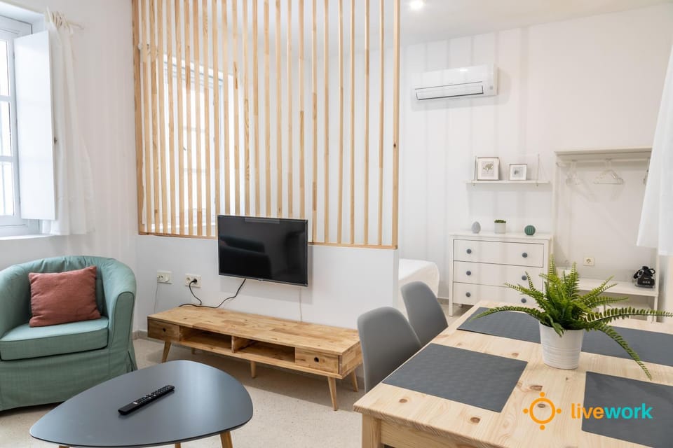 TV and multimedia, Living room, Dining area