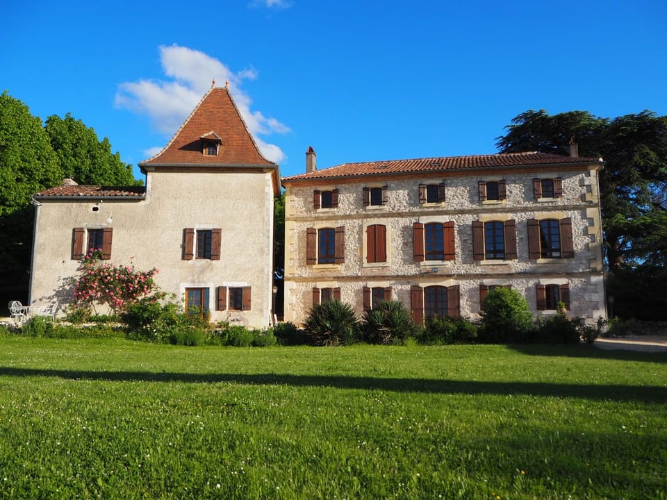 Property building, Day, Natural landscape, Garden, Garden view, Landmark view