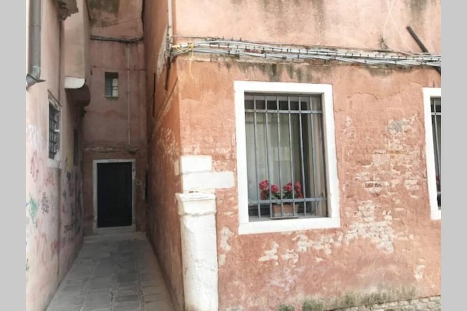 Appartamento tipico con corte privata Apartment in Venice