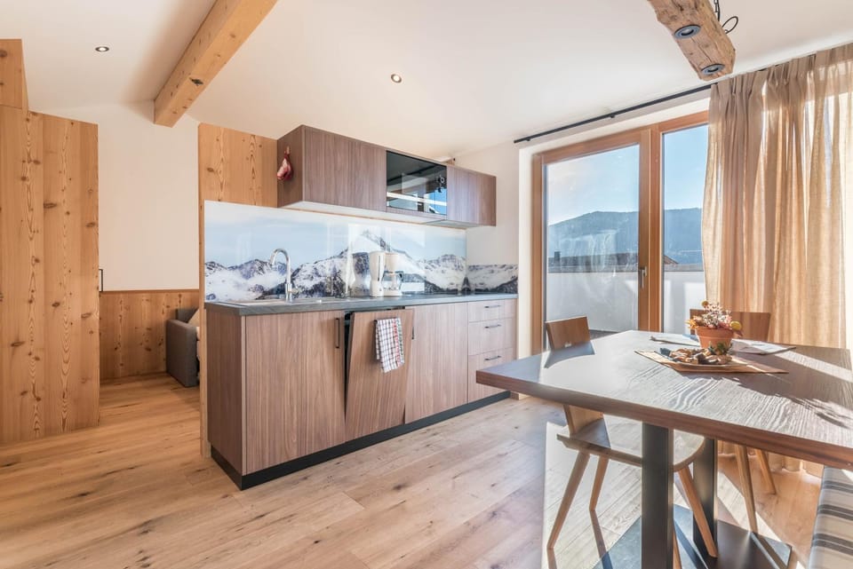 Kitchen or kitchenette, Living room