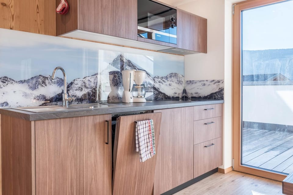 Kitchen or kitchenette, Living room