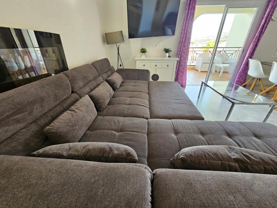 Communal lounge/ TV room, TV and multimedia, Living room, Seating area