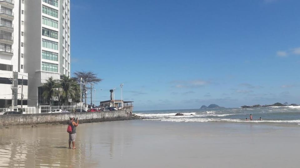 PÉ NA AREIA - COM SERVIÇO DE PRAIA Apartment in State of São Paulo