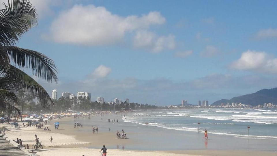 PÉ NA AREIA - COM SERVIÇO DE PRAIA Apartment in State of São Paulo