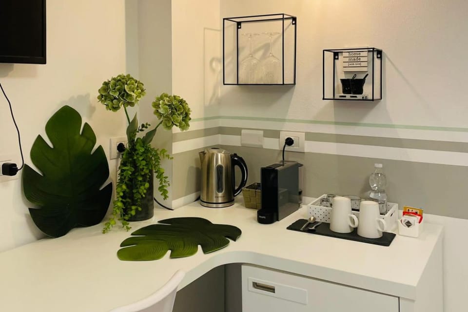 Coffee/tea facilities, Kitchen or kitchenette