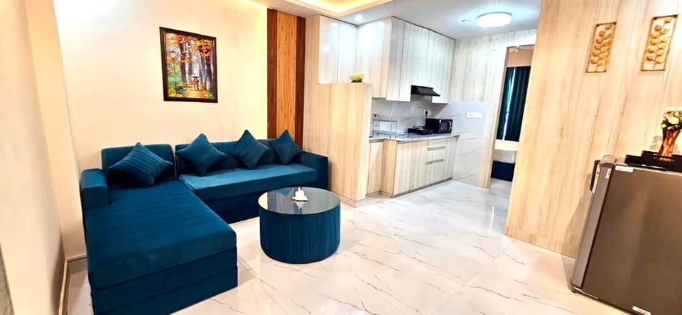 Kitchen or kitchenette, Living room, Seating area, oven, stove