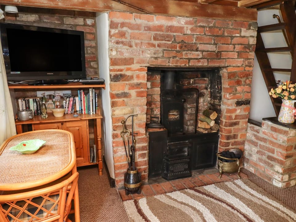 Woldsend Cottage House in West Lindsey District