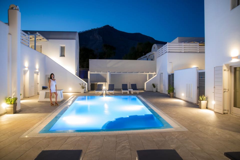 Night, Pool view