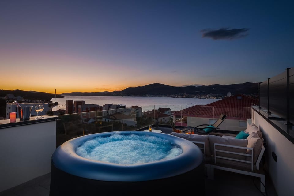 Hot Tub, Hot Tub