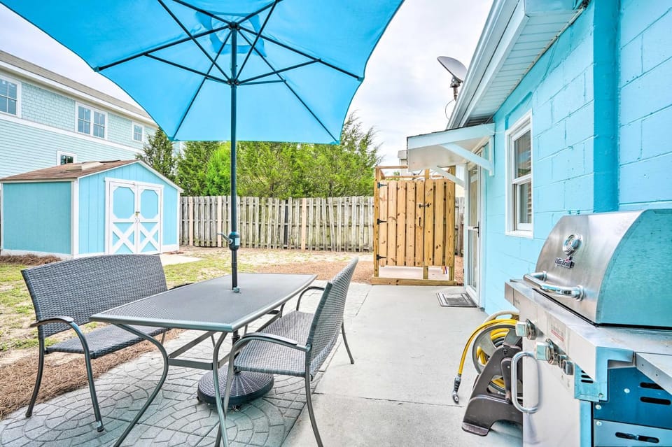 Beachy Isle of Palms Home 1 Block to Coast! House in Isle of Palms