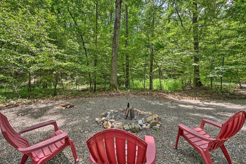 ‘Away From It All’ in Broken Bow: Games, Hot Tub! House in Oklahoma