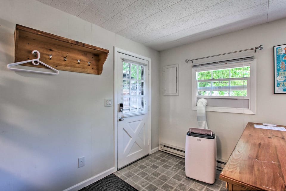 Eugene Cottage with Deck about 1 Mile to Downtown! House in Eugene