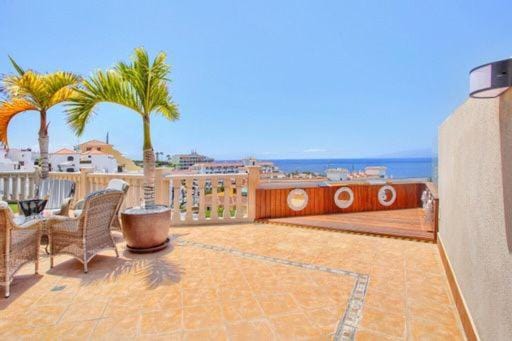 Magnifica Villa Happy Holidays con piscina en los Gigantes Villa in Canary Islands