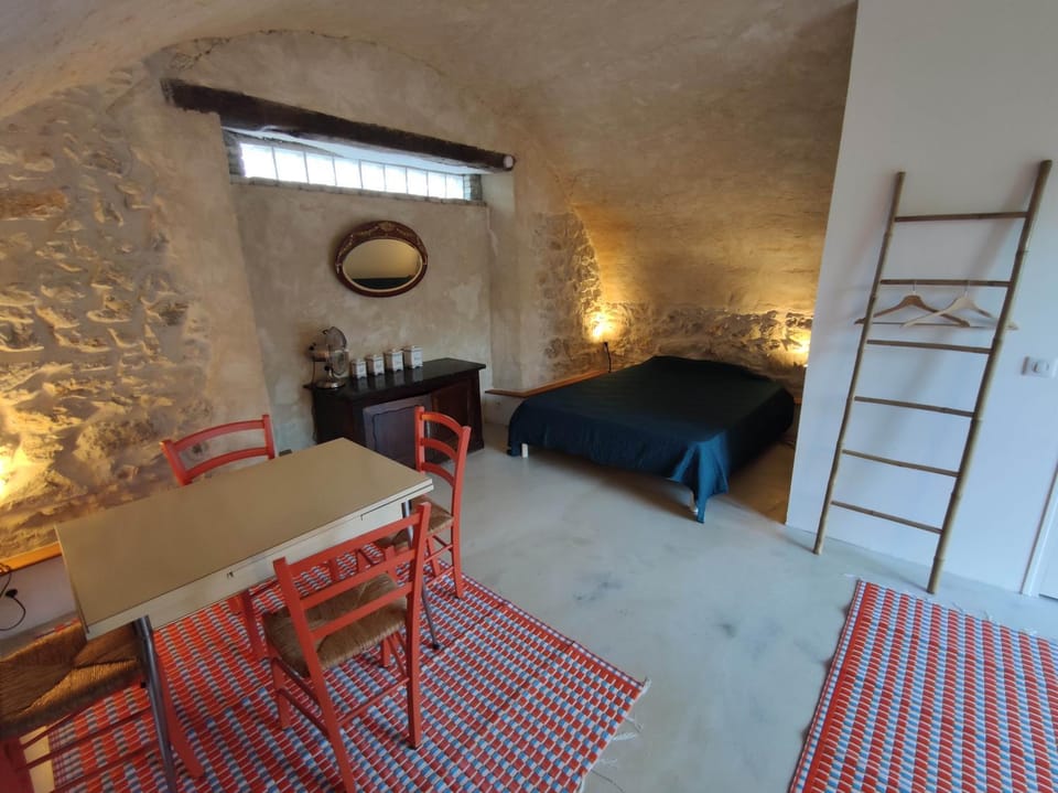 Bed, Photo of the whole room, Dining area, Bedroom