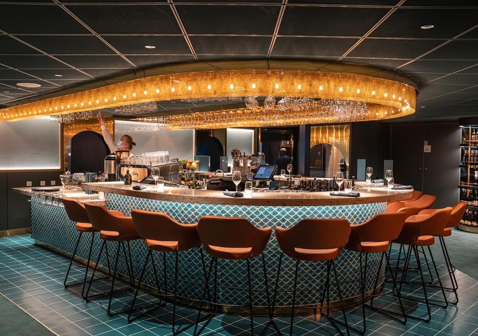 Restaurant/places to eat, Lounge or bar, Area and facilities