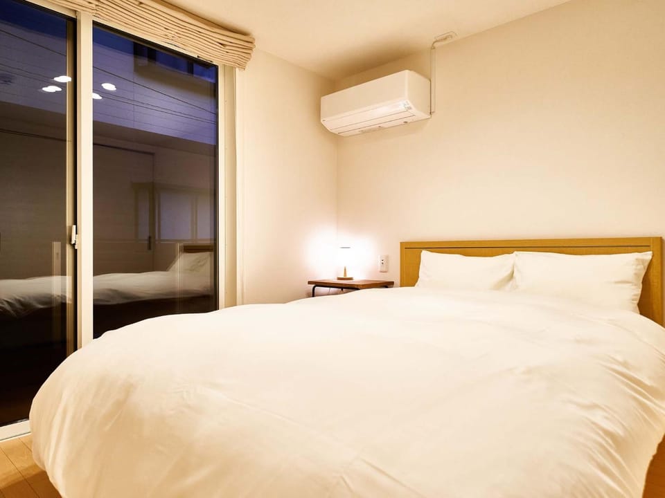 Bed, Photo of the whole room, Bedroom, air conditioner
