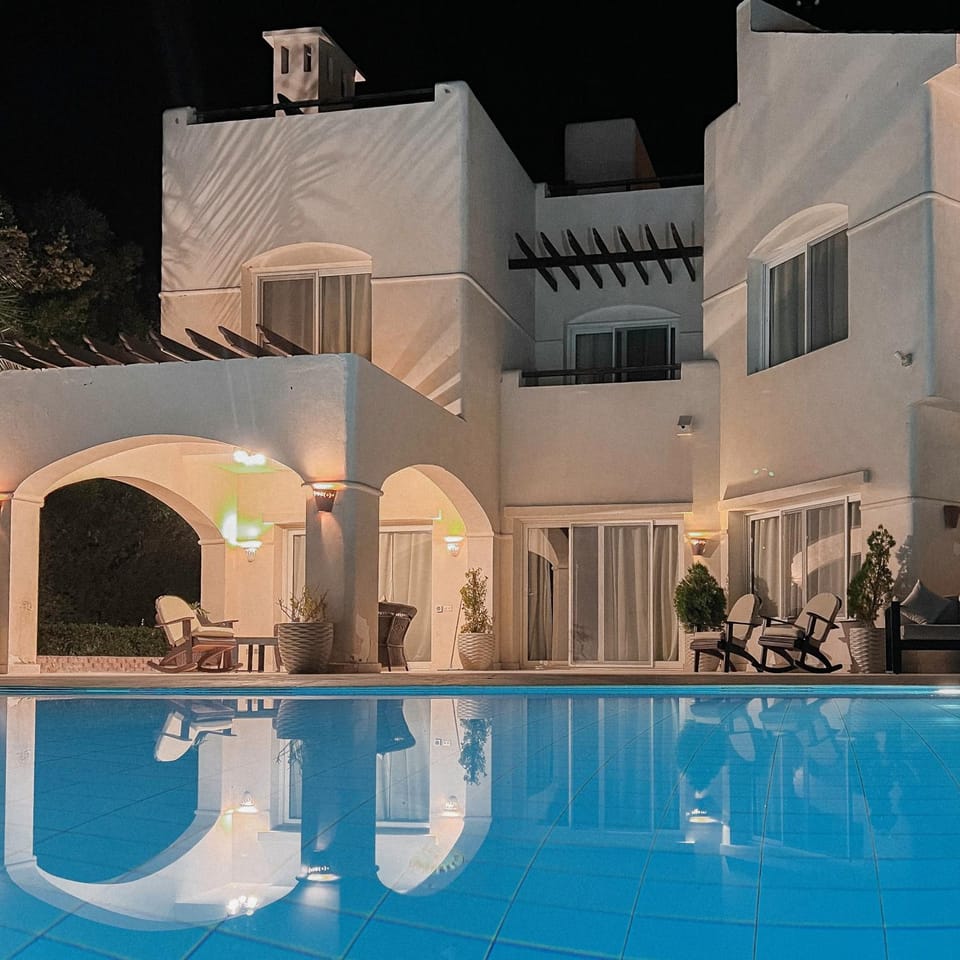Property building, Balcony/Terrace, Garden view, Pool view, Swimming pool